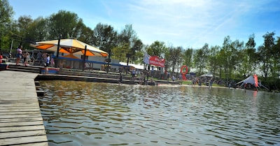 Helmonder (43) heeft seks bij Rooyse Plas en bedreigt jongen die er iets van zegt