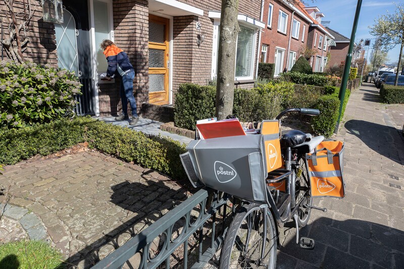 Lezer Hub vreest dat de postbode binnenkort zijn laatste rondje fietst ...