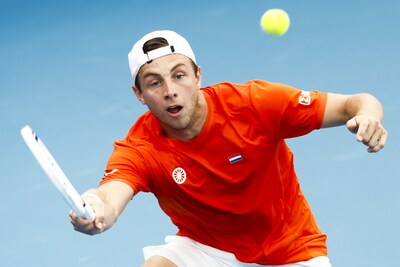 https://images.bd.nl/NTZhOTk4NjViMjcwYjllYWFjY2QvZGlvLzI2ODMyNTA3MS9maXQtd2lkdGgvNDAw/epa12632579-tallon-griekspoor-of-team-netherlands-reacts-against-hubert-hurkacz-of-team-poland-in-his-group-f-singles-match-during-day-six-of-the-2026-united-cup-at-ken-rosewall-arena-in-sydney-australia-07-january-2026-epa-mark-evans-no-archiving-editorial-use-only-australia-and-new-zealand-out