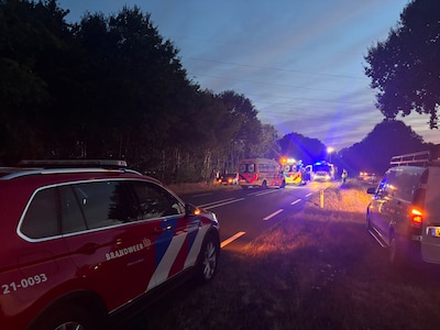 Twee zwaargewonden bij ongeluk in Eerde: auto rijdt bossen in, vier inzittenden ook naar ziekenhuis