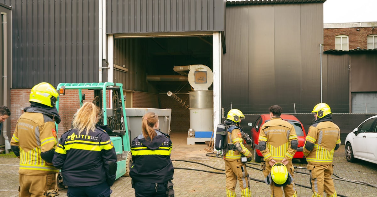 Sterke brandlucht op meerdere plekken bij bedrijf in Loon op Zand: tientallen medewerkers geëvacueer