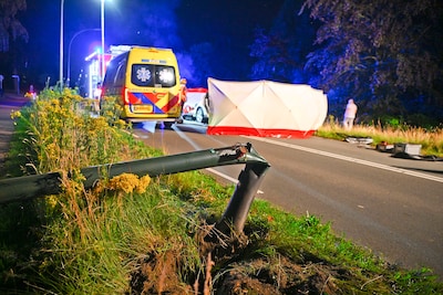 Bijrijdster (52) overleden na ongeluk in Valkenswaard, omver gereden lantaarnpaal kwam op tegemoetko