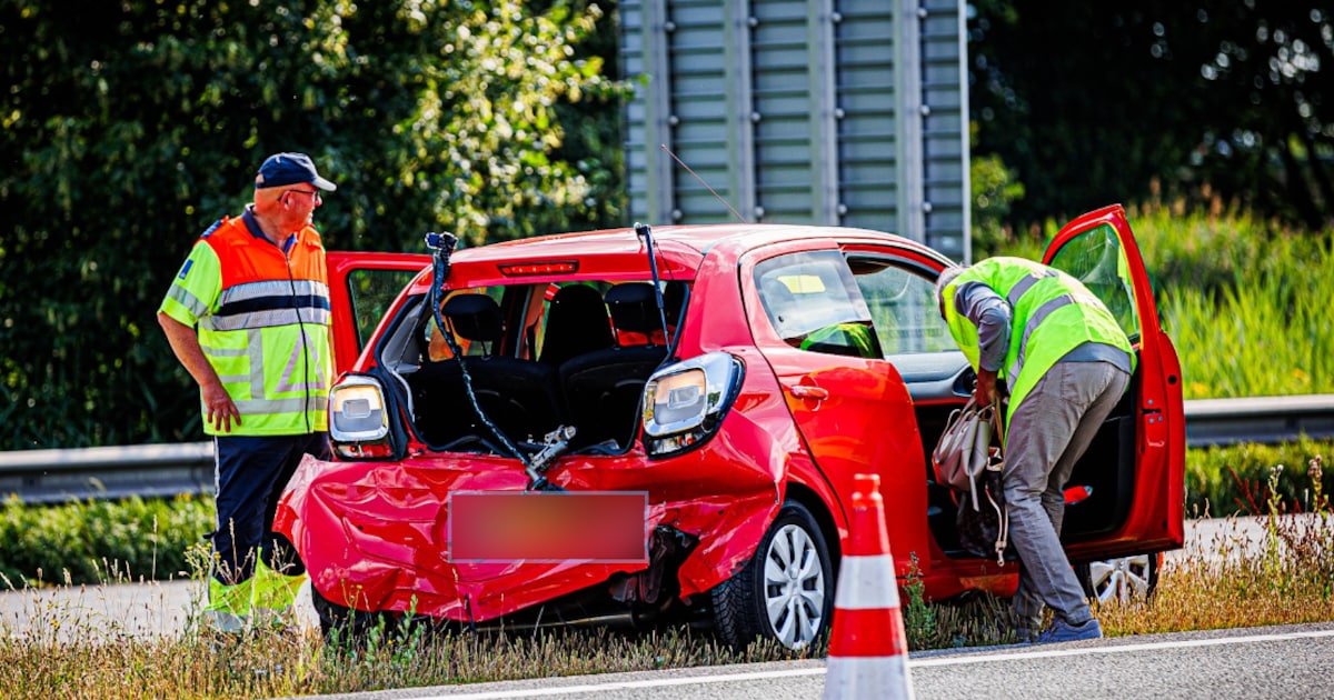 Flinke schade na botsing tussen twee auto’s op N279 bij Den Bosch