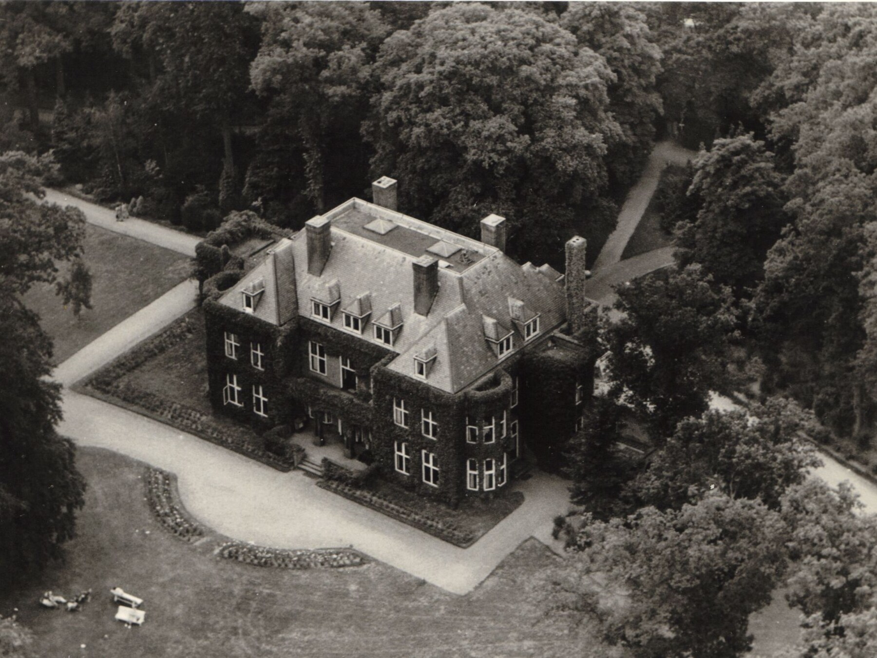 Vanaf het balkon van Huize Bergen in Vught zag de Duitse generaal-overste Kurt Student de grootste luchtarmada ooit op zich afkomen.