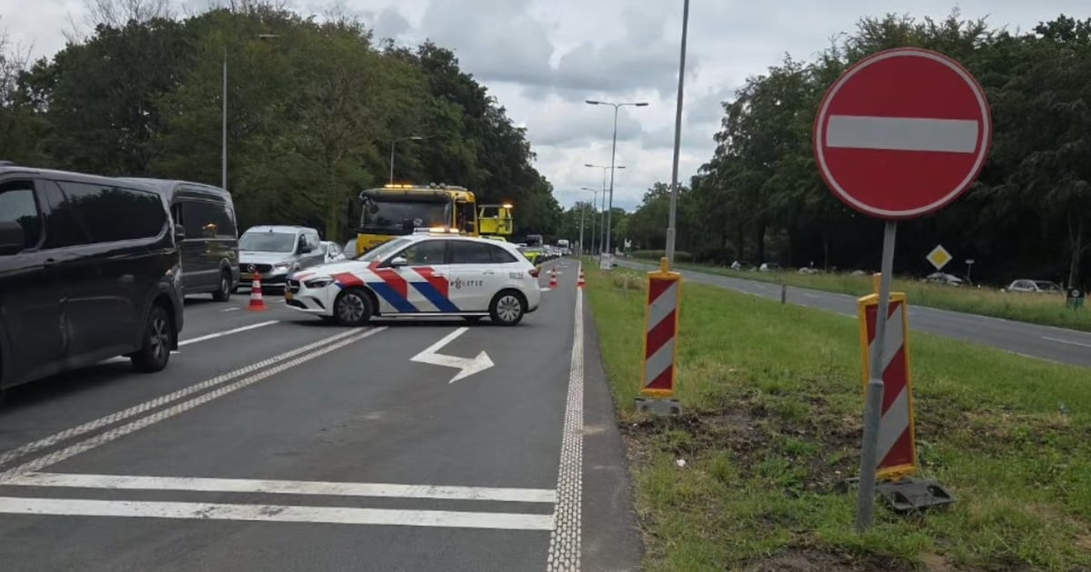 Bromfietser naar ziekenhuis na botsing met auto op kruising N65 bij Helvoirt