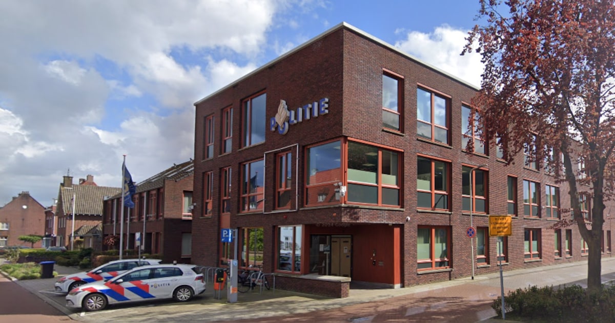 Naakte man, nat van de urine, stort zich in Roosendaal op politieagente en dat is niet zijn eerste w