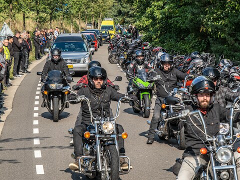 De erehaag voor Lynn.