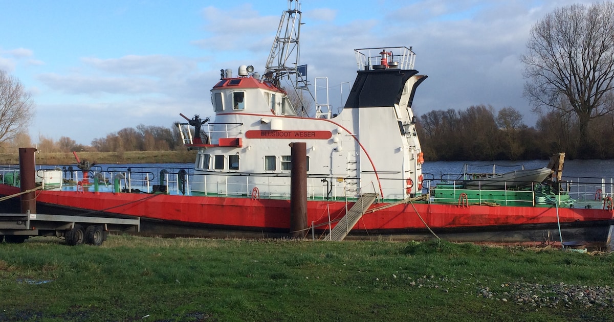 Blusboot Heerewaarden ligt nu voor anker op plas bij de sluis St.-Andries