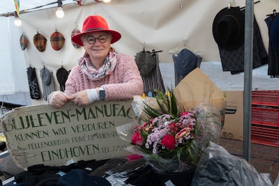 Maria (75) moet na 30 jaar stoppen op Reuselse markt: ‘Die vrijdag was mijn dag, de markt is mijn le