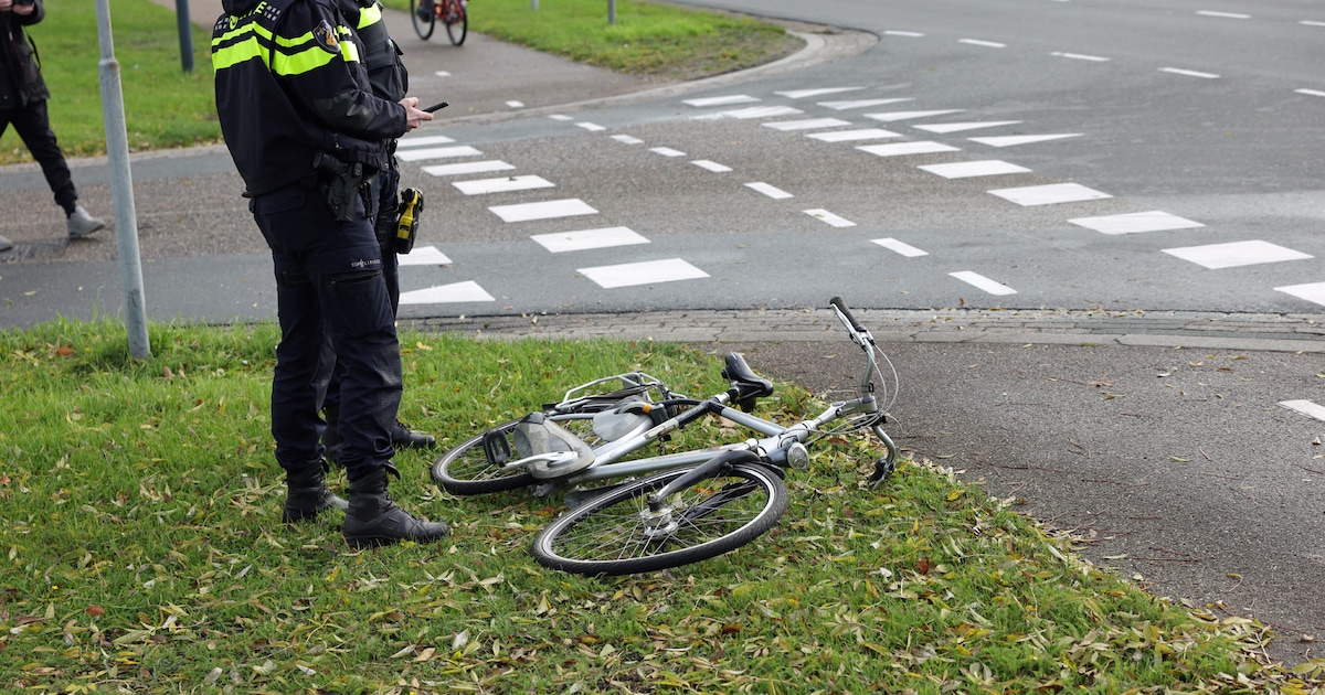 Fietser lichtgewond na aanrijding in Waalwijk.