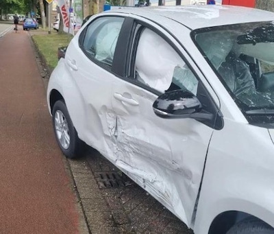 Auto verleent per ongeluk geen voorrang en botst op andere wagen in Tilburg