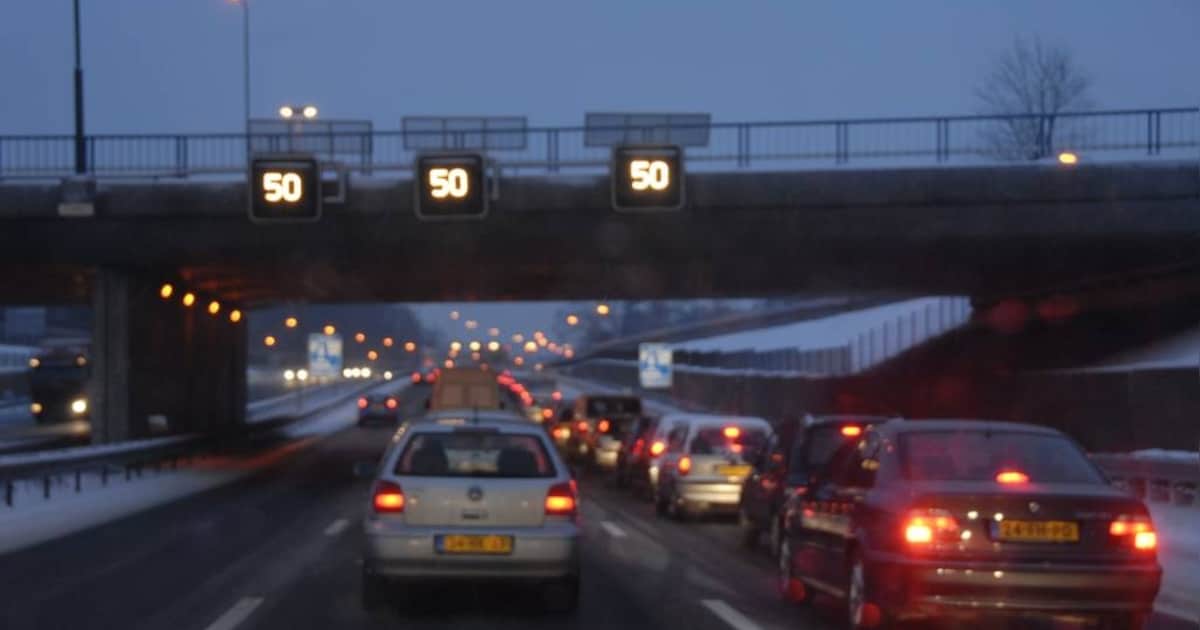 Files rond Den Bosch door sneeuw