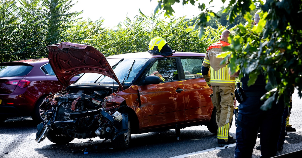 Ongeluk op A58 zorgt voor flinke vertraging tussen Oirschot en Tilburg: één rijstrook dicht.
