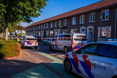 Explosief onder auto gegooid in Eindhovense woonwijk, deel gaat af