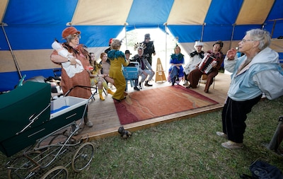 Lithse theatergroep wil mensen aan het denken zetten: ‘Ik denk dat dat met dit stuk wel lukt’