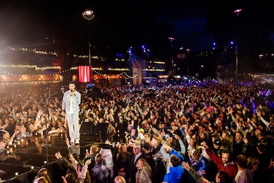 Nieuw plein, dezelfde meezingers: Levensliedfestival trekt n
