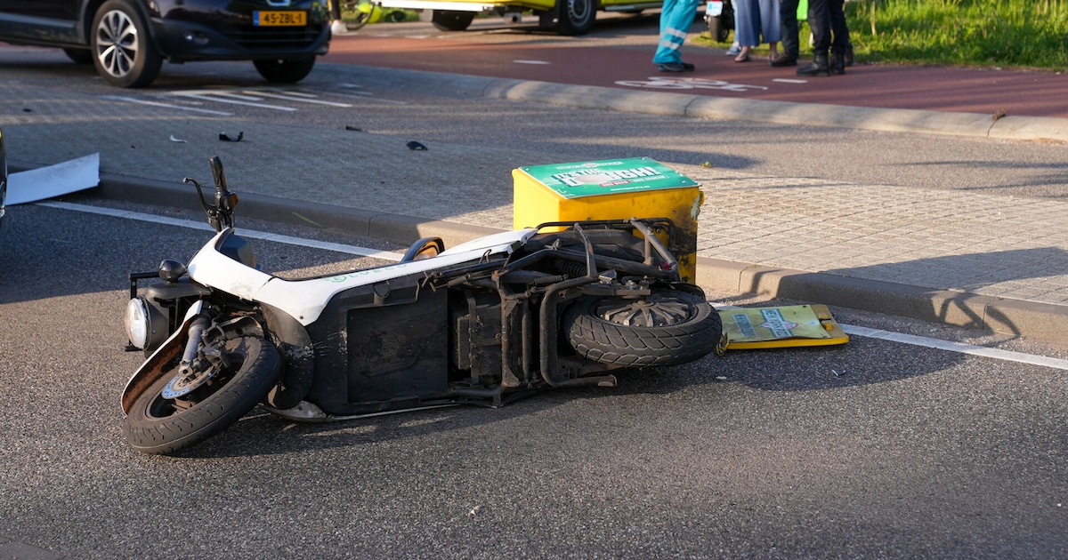 Quad en bezorgscooter botsen in Berghem