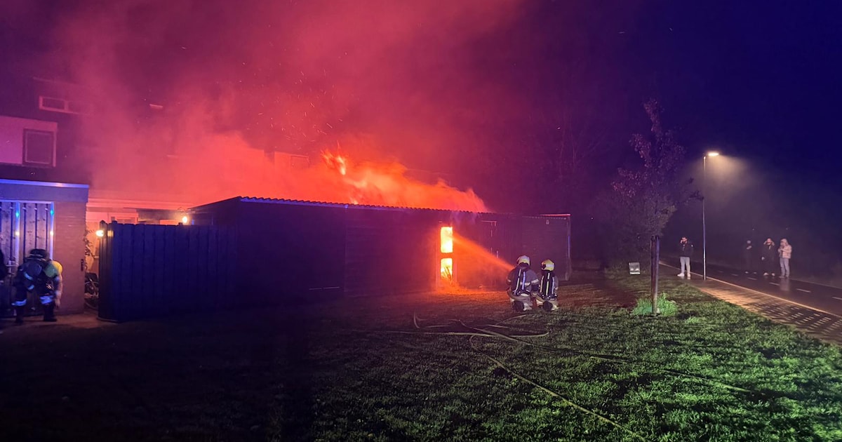 Uitslaande brand verwoest schuurtje in Veghel
