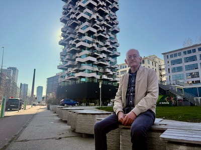 Racen tegen de deadline in het Krasnapolsky: Geert zwaait na 32 jaar af als correspondent