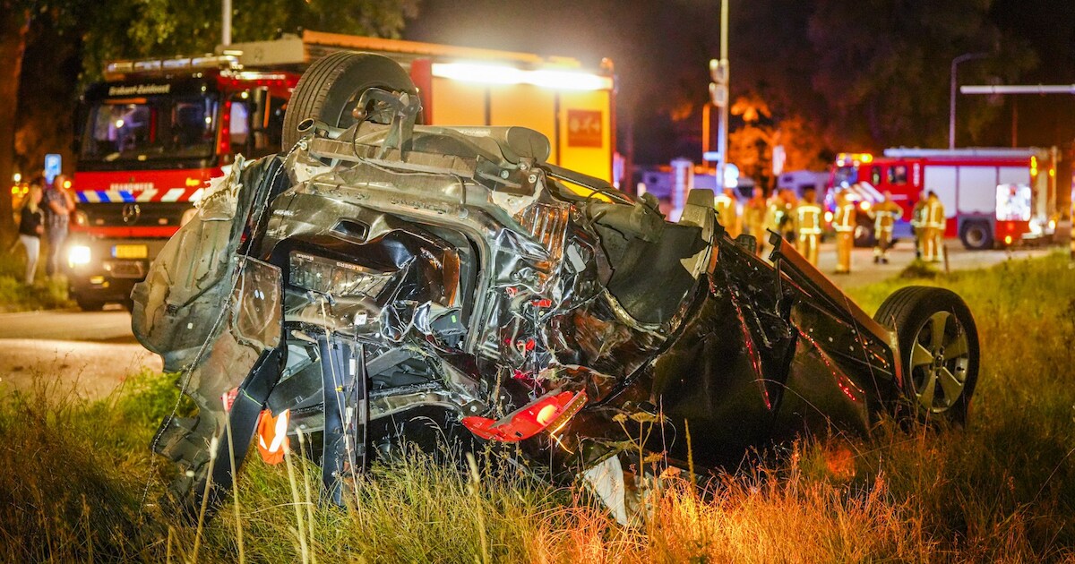 Meerdere auto’s geraakt bij zwaar ongeluk op N270 bij Eindhoven: veroorzaker reed vermoedelijk door rood en had gedronken.