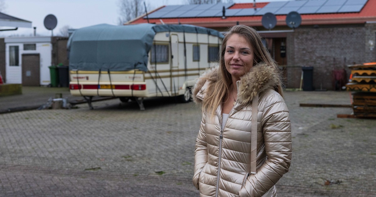 Nog altijd woont Melanie in een koude caravan: zussen voeren lange strijd om plek op het kamp