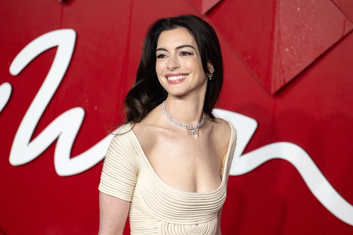 Anne Hathaway speelt mee in derde Princess Diaries-film: 'Het sprookje gaat  verder' | Show | bd.nl