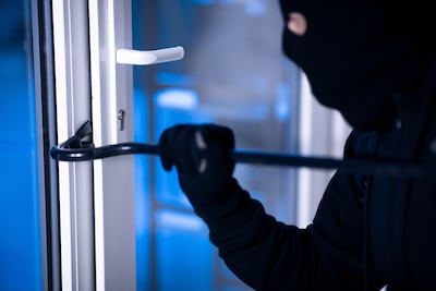 Inbreker slaat vaker toe én maakt vaker buit: volgens inbraakexpert ligt dat deels ook aan ons