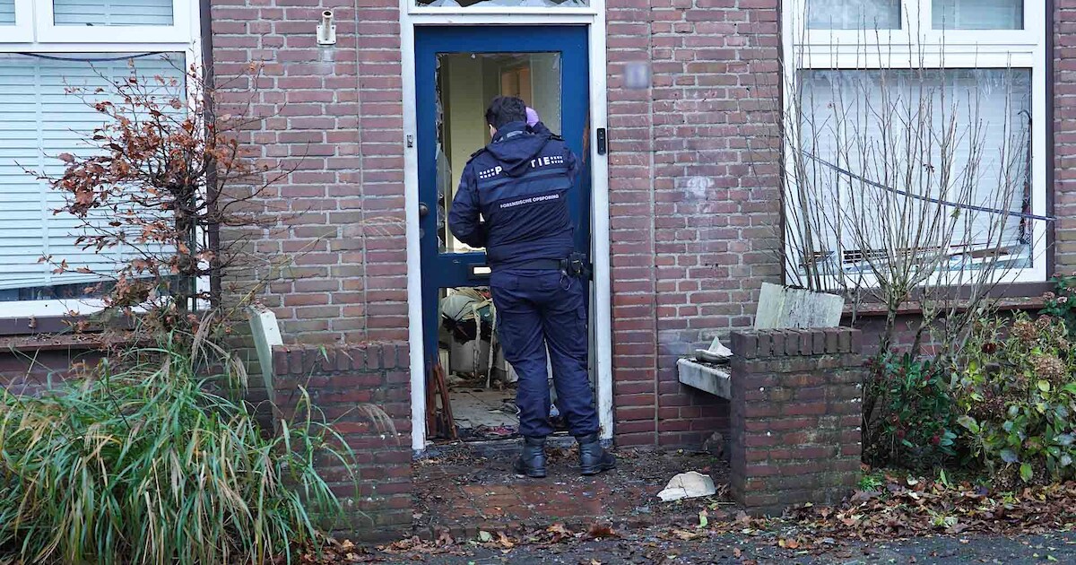 Na de nachtelijke explosie staat de halve buurt op straat: ‘Nog nooit een bom meegemaakt, maar dit k