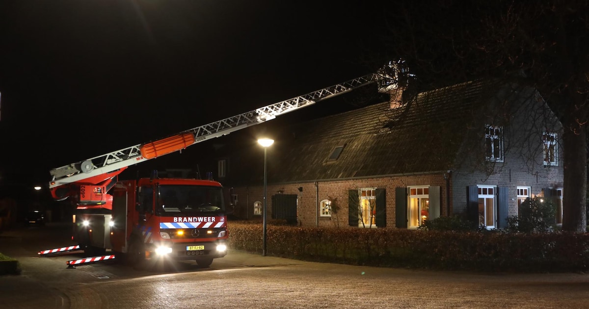 Schoorsteenbrand bij woning in Lennisheuvel
