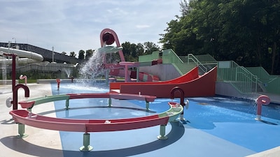 Bezoekers van zwembad de Tongelreep kunnen eindelijk naar buiten, spraypark en ligweide open