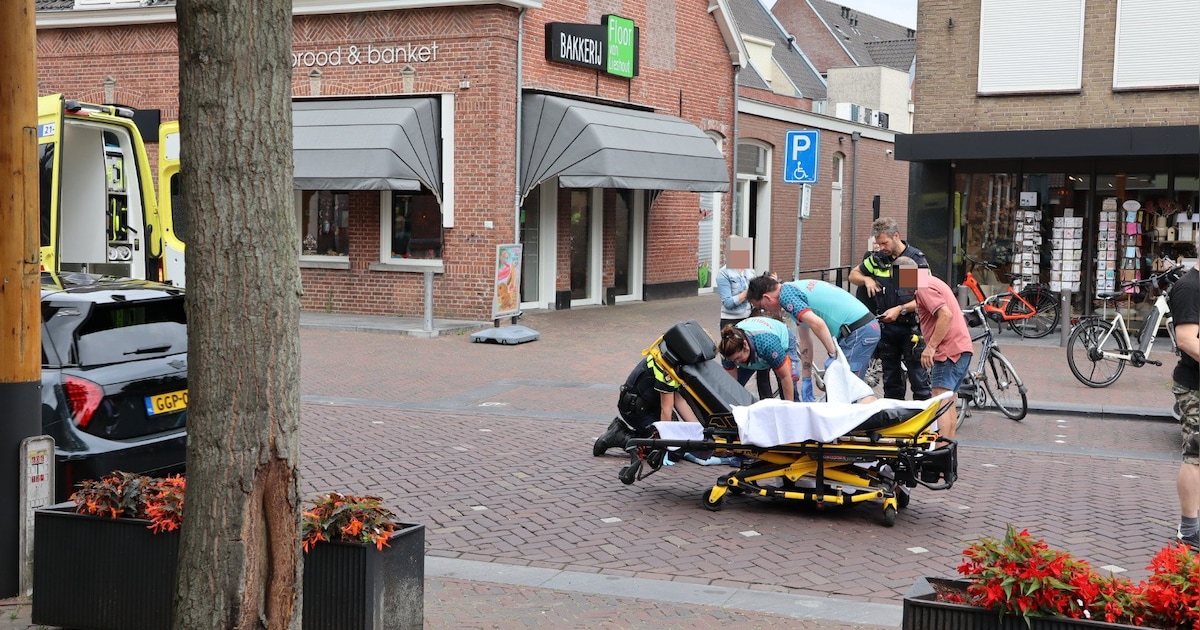 Fietsster in Drunen gewond na botsing met buitenspiegel, automobilist rijdt door.