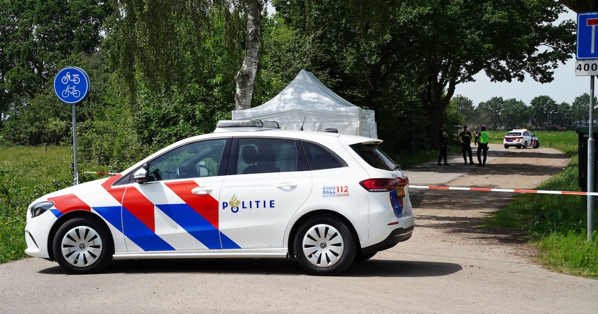 Dode man (47) gevonden in sloot bij Berghem, politie sluit misdrijf niet uit