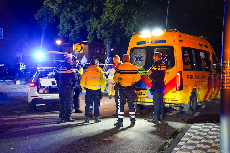 De hulpdiensten bij het ongeval. 