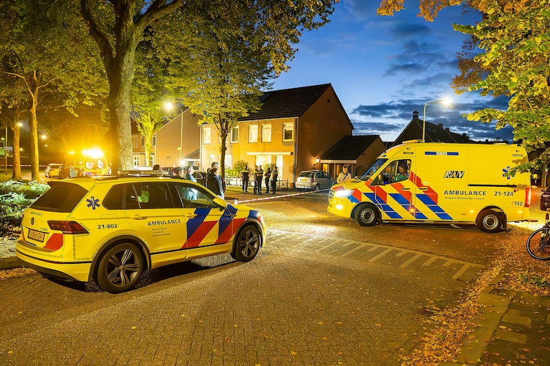 Twee slachtoffers zijn na het geweld in Oss met lichte steekwonden naar het ziekenhuis gebracht.