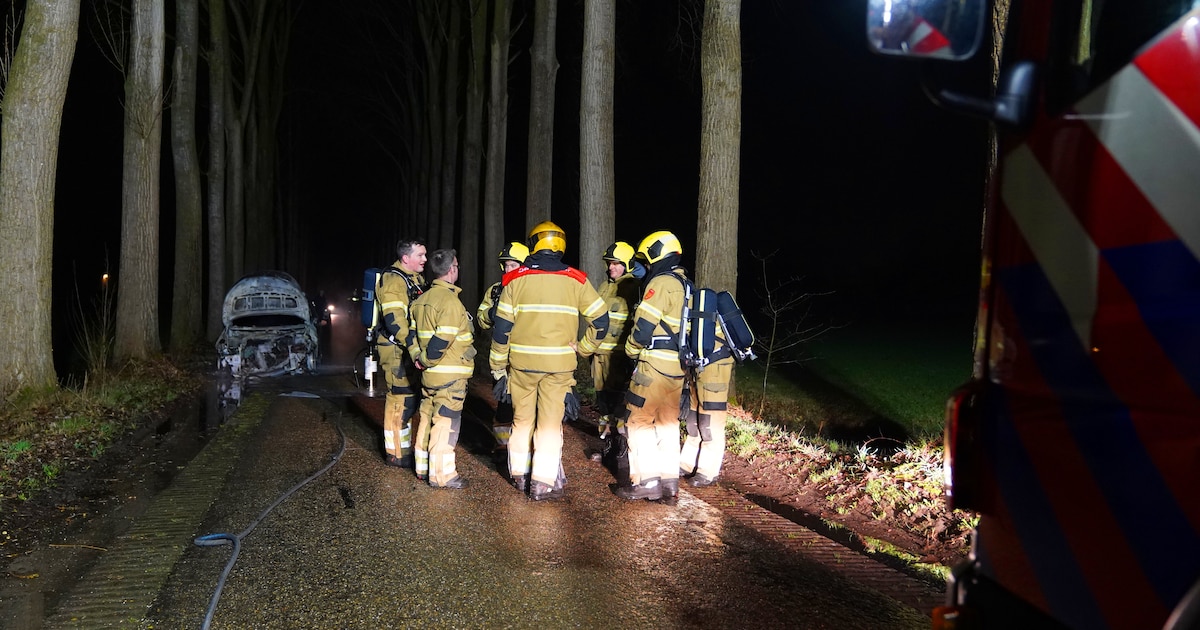 Bestuurster moet toekijken hoe haar auto in vlammen opgaat in Schijndel