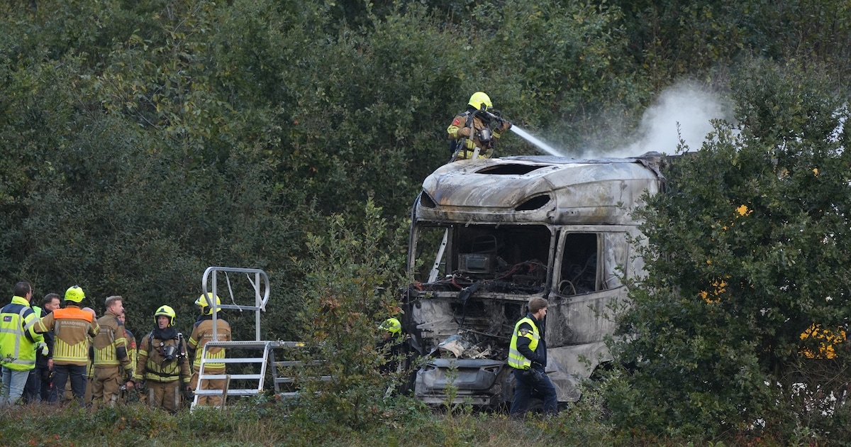 Car Trapped Under Truck and Both Burn on N260 Near Gilze