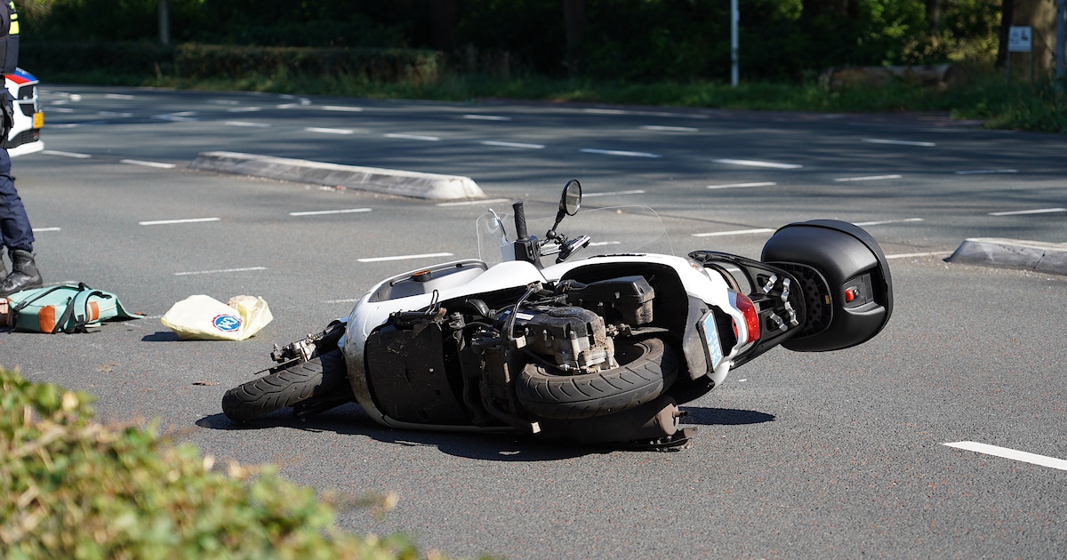 Jonge vrouw op scooter aangereden op Bredaseweg in Tilburg.