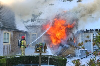 Woonboerderij in Heeze gaat verloren door grote brand: NL-Alert verstuurd, veel rookvorming