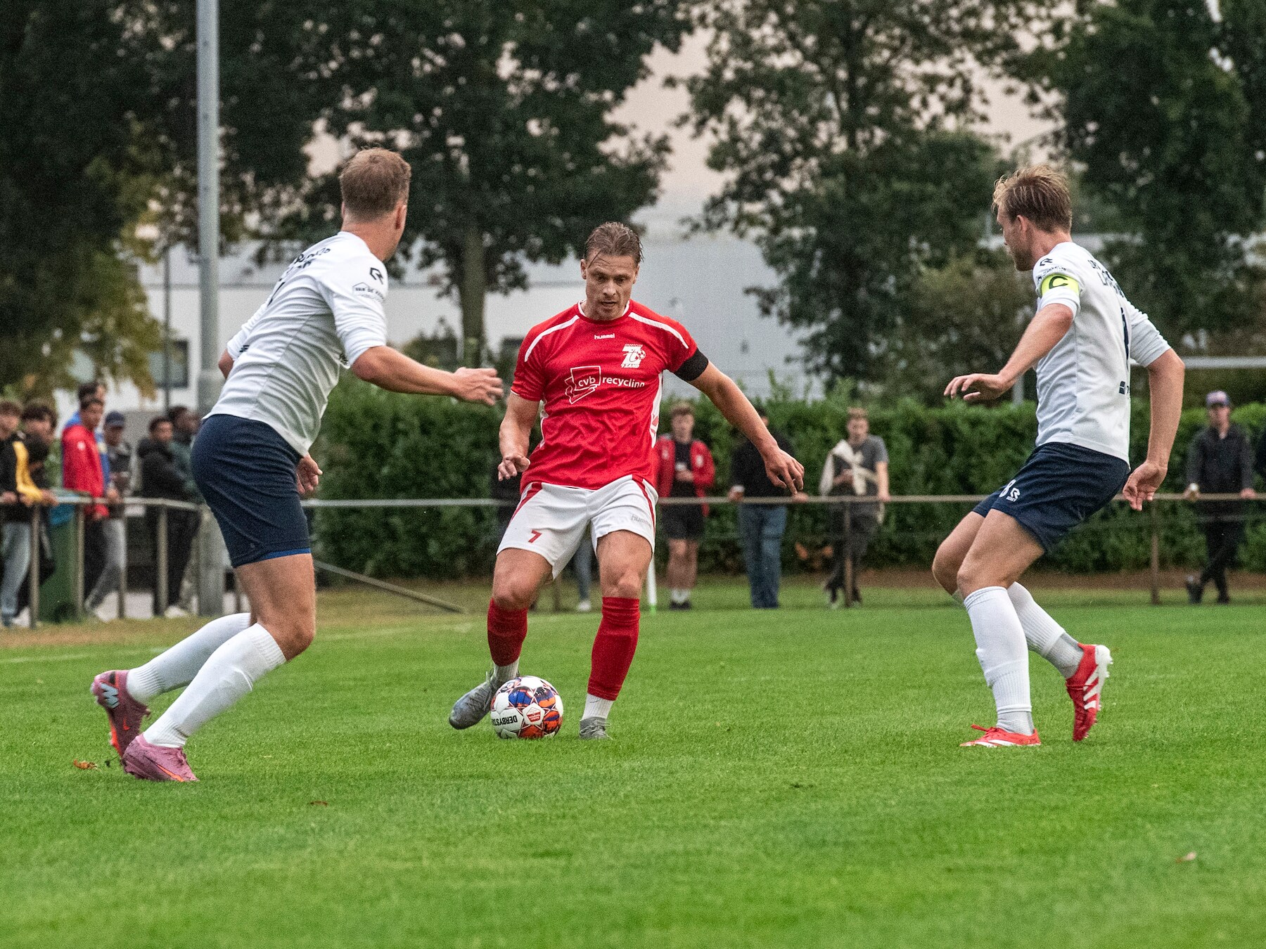 Duel tussen Roosendaal en ’t Zand gestaakt na ‘winnende’ treffer