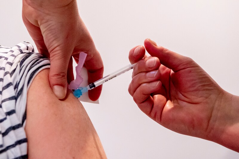 Mensen met overgewicht krijgen voorrang bij vaccinatie tegen het coronavirus.