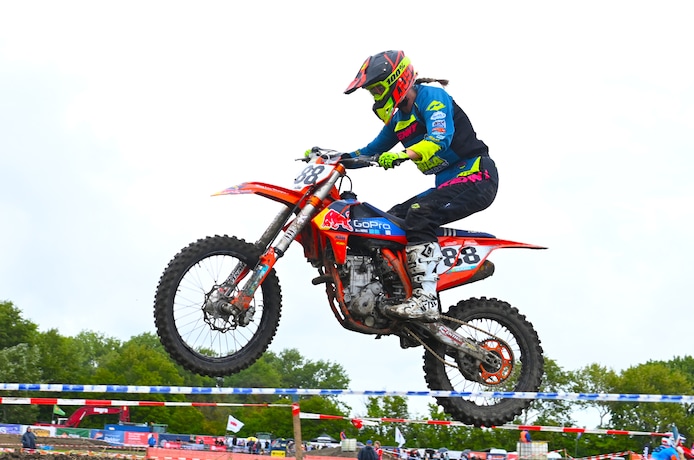 Stofhappen voor het goede doel: hardloopwedstrijd op de motorcrossbaan |  Meer verhalen van Brigit Groeneveld | bd.nl