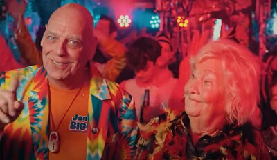 Nieuwe carnavalsplaat ‘Mijn oma die heeft ‘n stoma’ roept felle reacties op: grappig of ongepast?