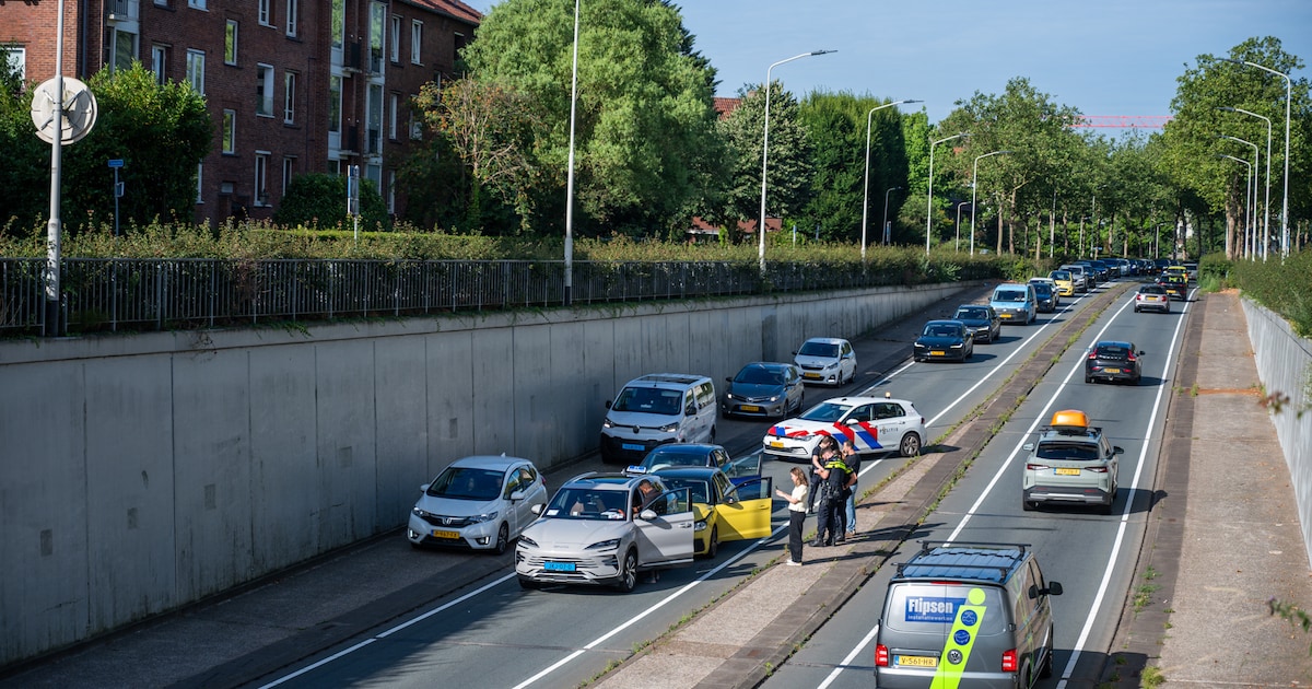 LIVE Files in Brabant | File richting A27 door botsing in Breda, veel vertraging op A2 bij Den Bosch