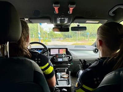 Niet alleen agent geworden om ‘boefjes te vangen’: op pad met Bente en Nienke van de Eindhovense pol