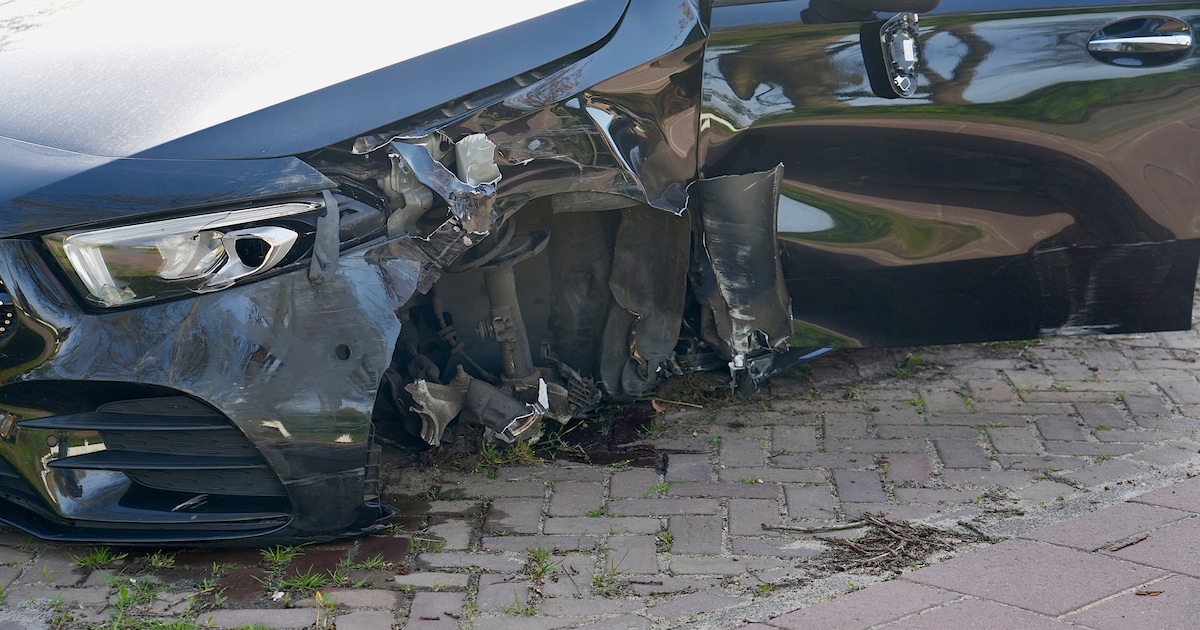 Auto’s zwaar beschadigd door botsing in Chaam, bestuurder raakt lichtgewond