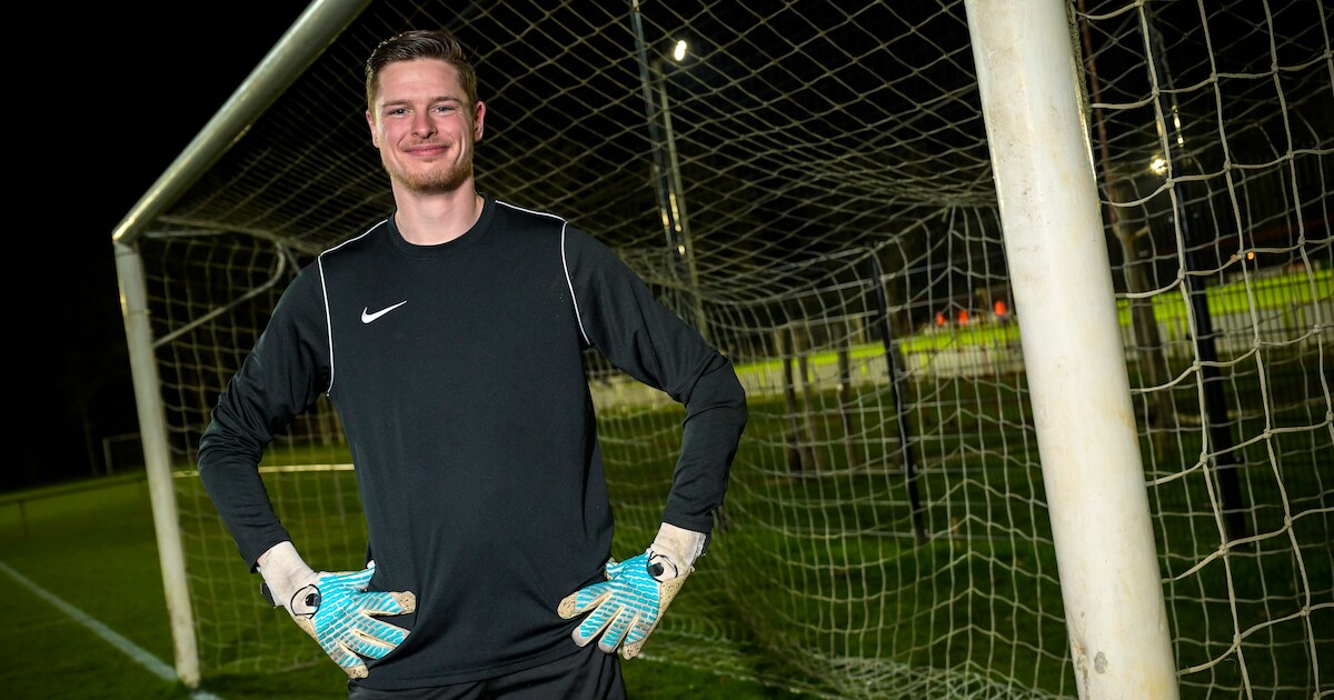 Na zijn verrassende debuut als keeper heeft Ramon (27) op alle posities ...