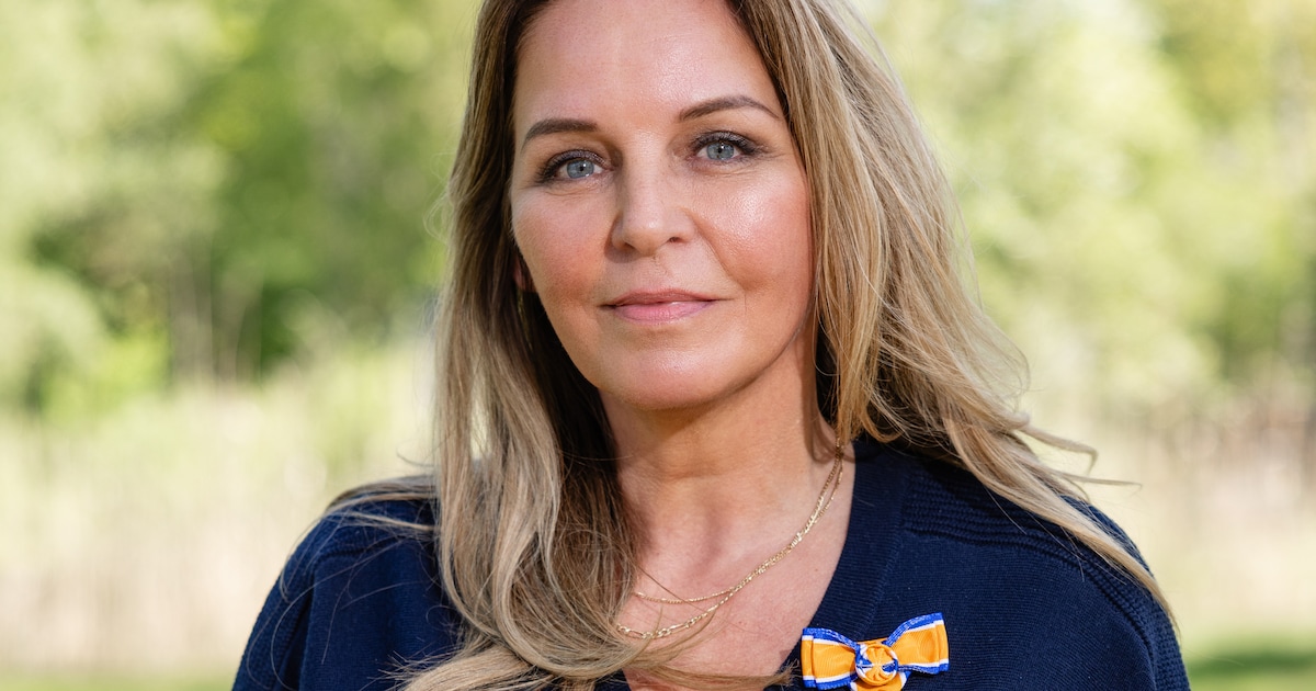 Thrillerschrijfster Esther Verhoef (57) uit Sint-Michielsgestel ...