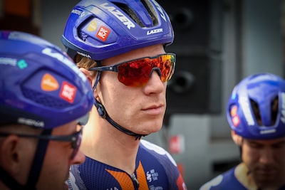 LIVE Tour of Holland | Jonge Australiër duikt flink onder tijd van Eekhoff en Kooij bij proloog in Den Haag