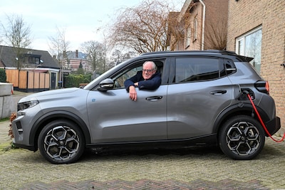 René (68) uit Wouw rijdt na miljoenen kilometers in zijn eerste elektrische auto: ‘Een openbaring’