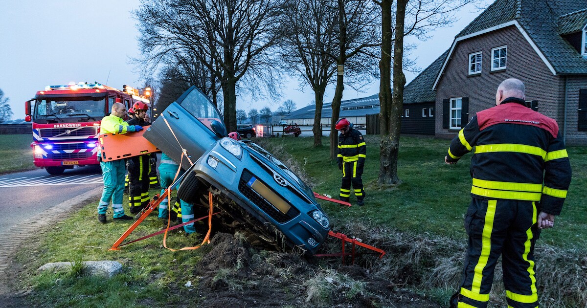 Bejaarde automobilist belandt in droogstaande sloot in Esbeek